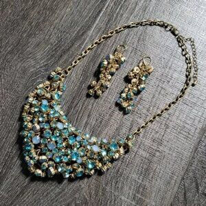 🎉 Gorgeous sparkling Bib Necklace & Dangle Earrings SET 🎉